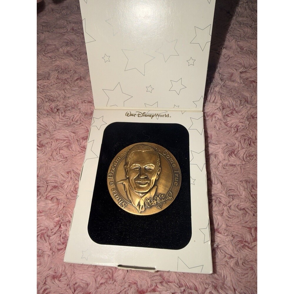 2.5 Inch Walt Disney Bronze Medal Medallion 2001 Cast Issue 100 Years Coin New